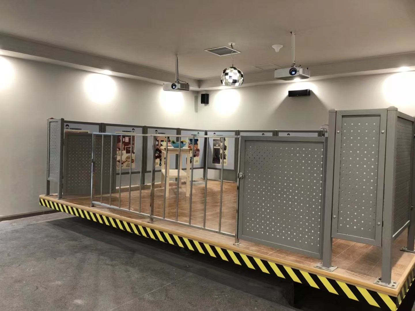 下沉式地震平台弧幕